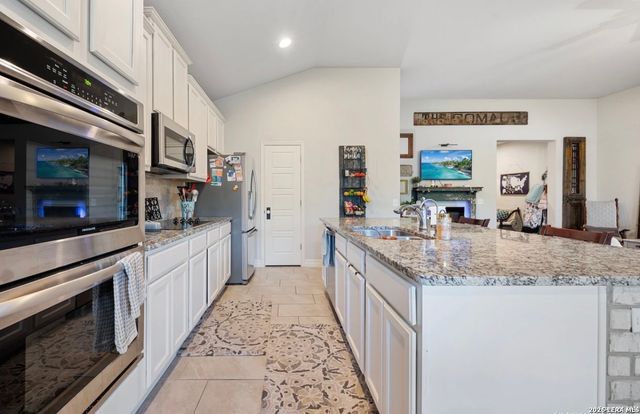 3602 High Cloud Dr, New Braunfels, TX 78130