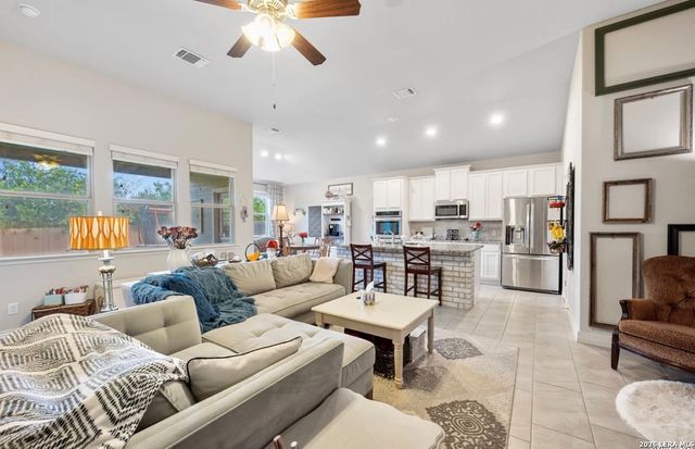 3602 High Cloud Dr, New Braunfels, TX 78130