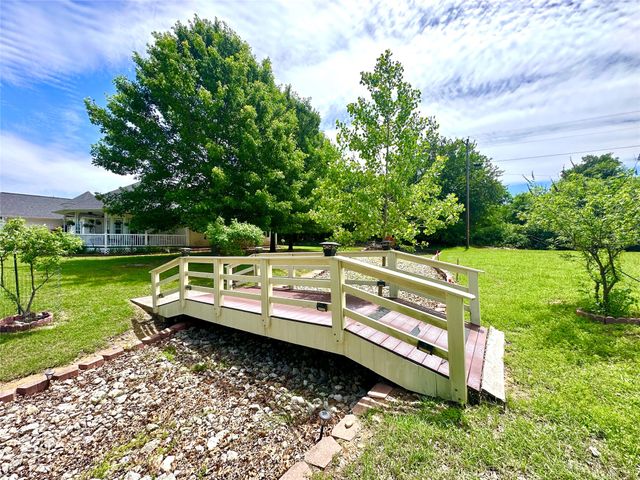 102 Palmer Dr., Comanche, TX 76442