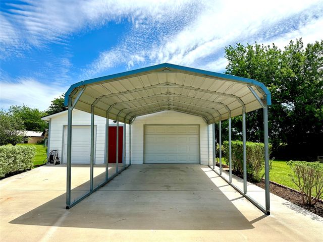 102 Palmer Dr., Comanche, TX 76442