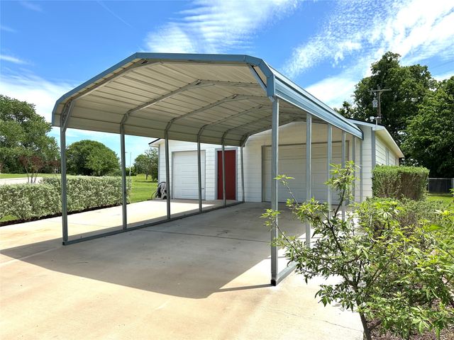 102 Palmer Dr., Comanche, TX 76442