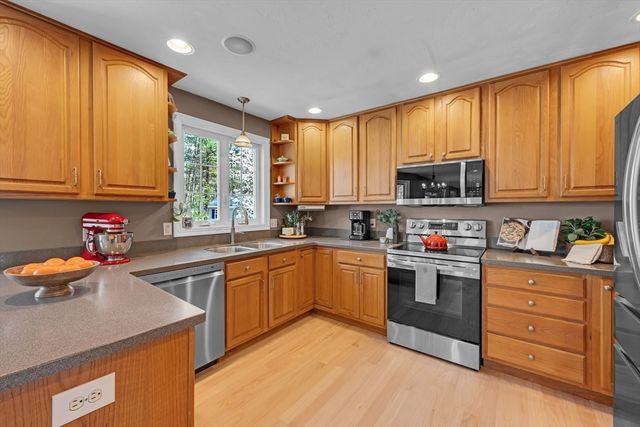 93 Haggerty Rd, Charlton, MA 01507
