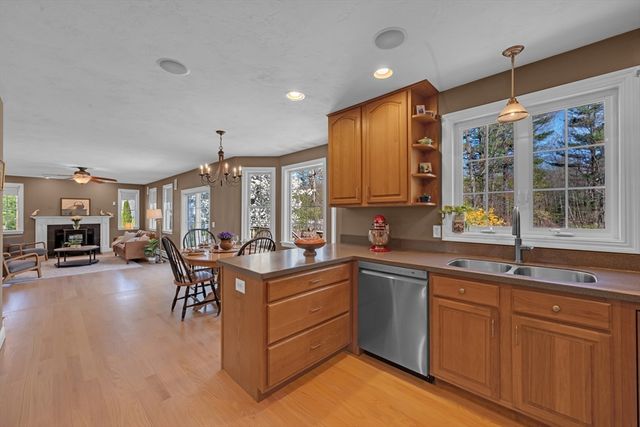 93 Haggerty Rd, Charlton, MA 01507