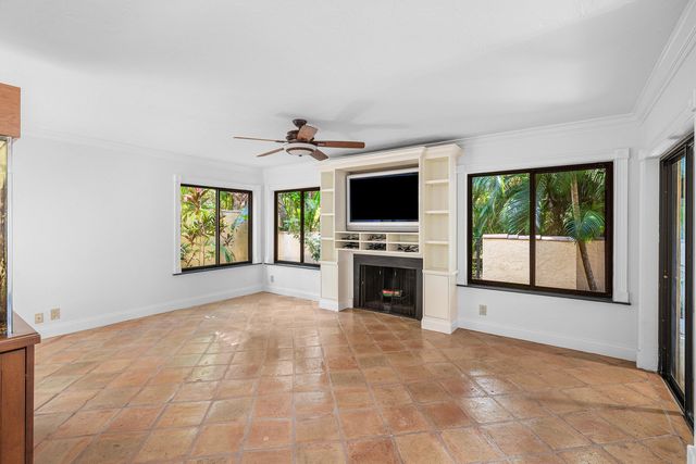 16 Via Lago, Boynton Beach, FL 33435