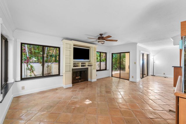 16 Via Lago, Boynton Beach, FL 33435