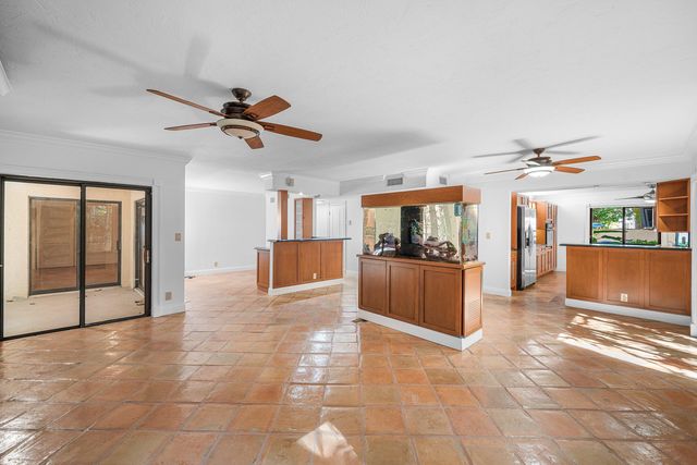 16 Via Lago, Boynton Beach, FL 33435