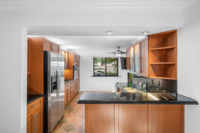 16 Via Lago, Boynton Beach, FL 33435