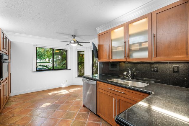 16 Via Lago, Boynton Beach, FL 33435