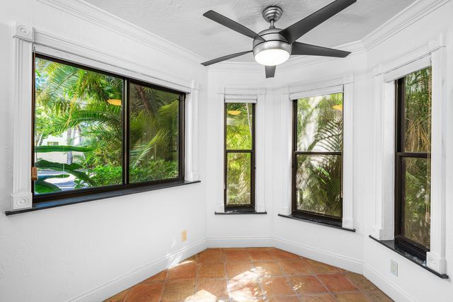 16 Via Lago, Boynton Beach, FL 33435