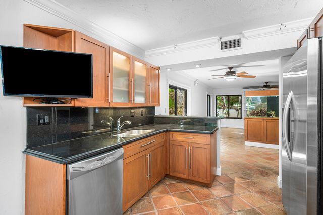 16 Via Lago, Boynton Beach, FL 33435