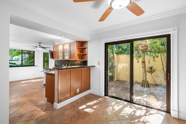 16 Via Lago, Boynton Beach, FL 33435