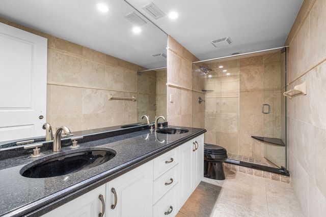 16 Via Lago, Boynton Beach, FL 33435