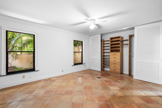 16 Via Lago, Boynton Beach, FL 33435