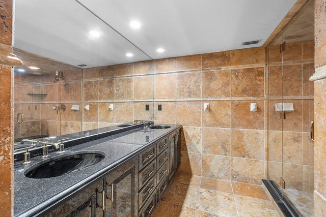16 Via Lago, Boynton Beach, FL 33435