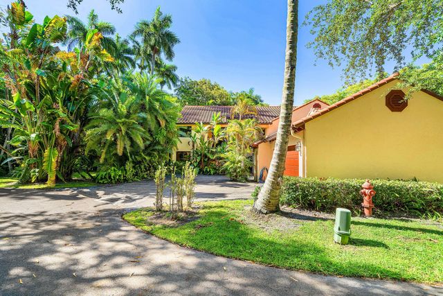 16 Via Lago, Boynton Beach, FL 33435
