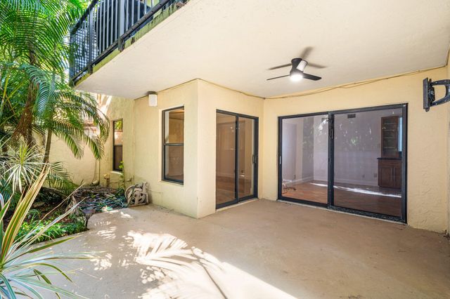 16 Via Lago, Boynton Beach, FL 33435