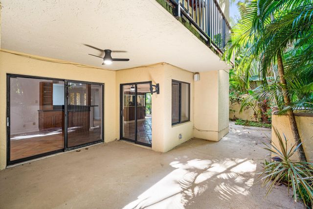 16 Via Lago, Boynton Beach, FL 33435