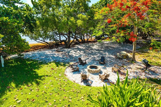 16 Via Lago, Boynton Beach, FL 33435