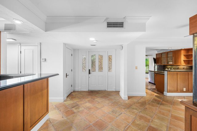 16 Via Lago, Boynton Beach, FL 33435