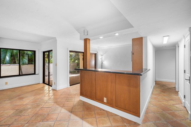 16 Via Lago, Boynton Beach, FL 33435