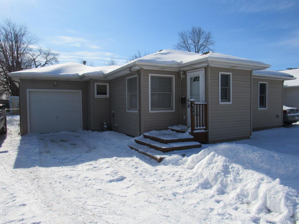 523 Ward Street, Marine City, MI 48039