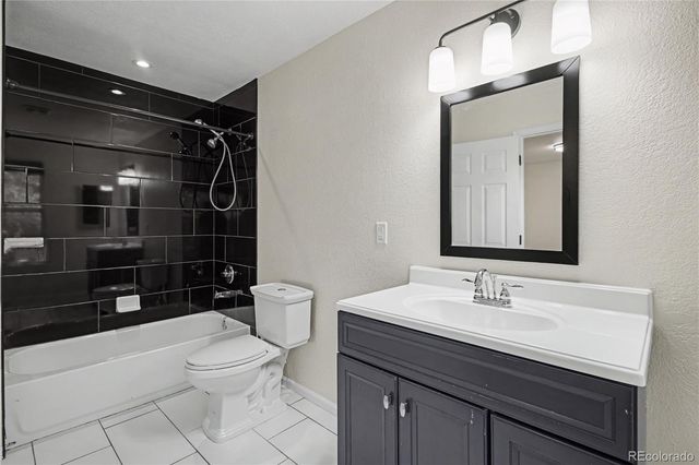 8090 S Kittredge Court, Englewood, CO 80112