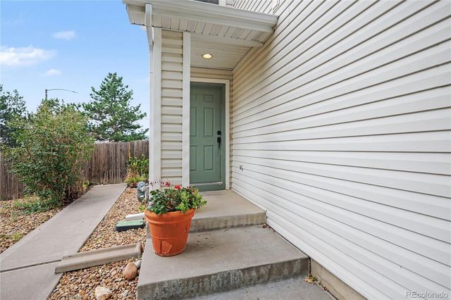 8090 S Kittredge Court, Englewood, CO 80112