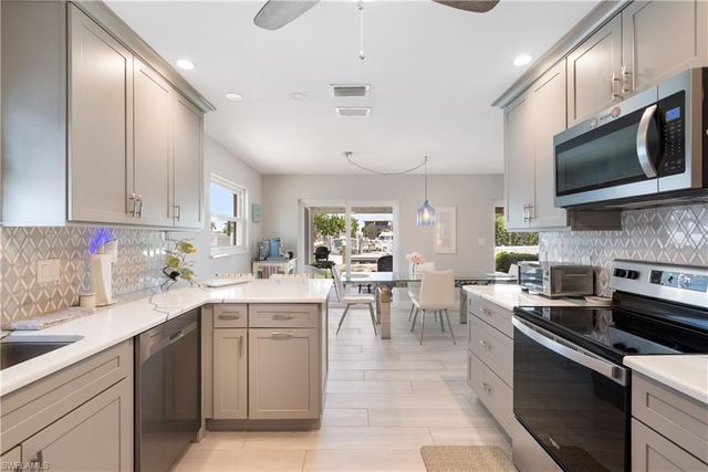 105 Jamaica DR, Naples, FL 34113