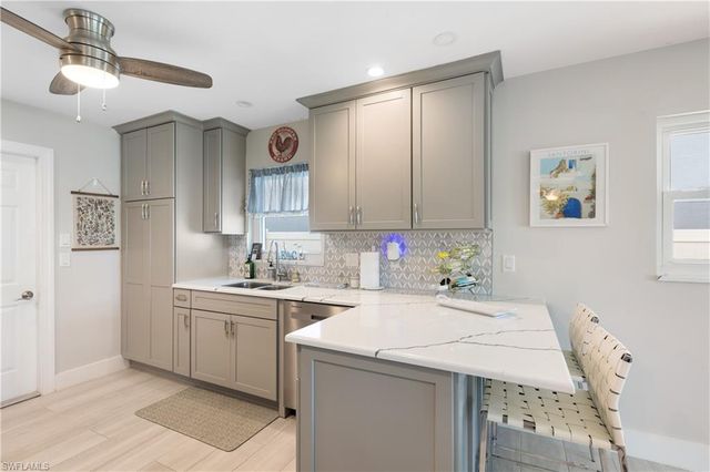 105 Jamaica DR, Naples, FL 34113