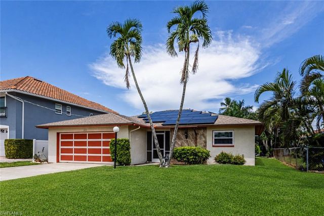 105 Jamaica DR, Naples, FL 34113