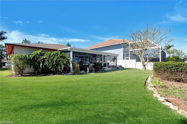 105 Jamaica DR, Naples, FL 34113