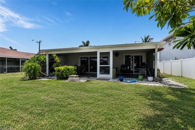 105 Jamaica DR, Naples, FL 34113