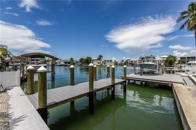 105 Jamaica DR, Naples, FL 34113