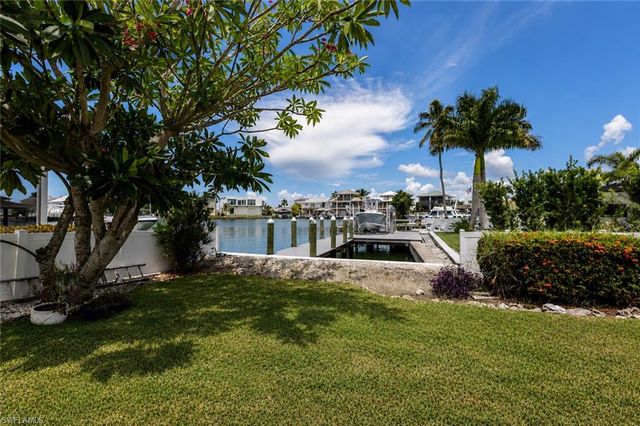 105 Jamaica DR, Naples, FL 34113