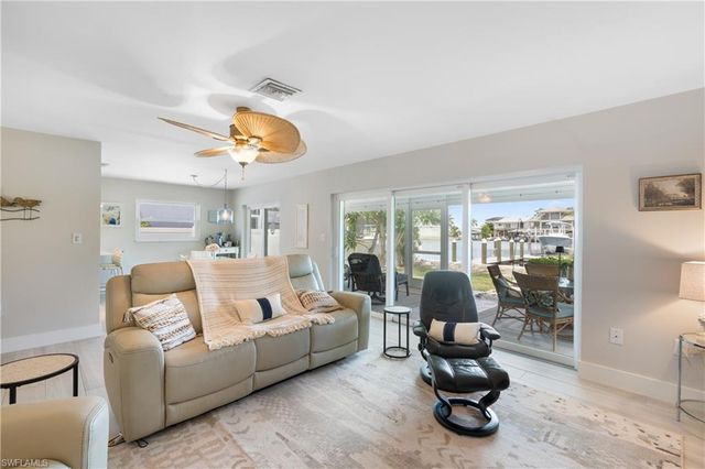 105 Jamaica DR, Naples, FL 34113