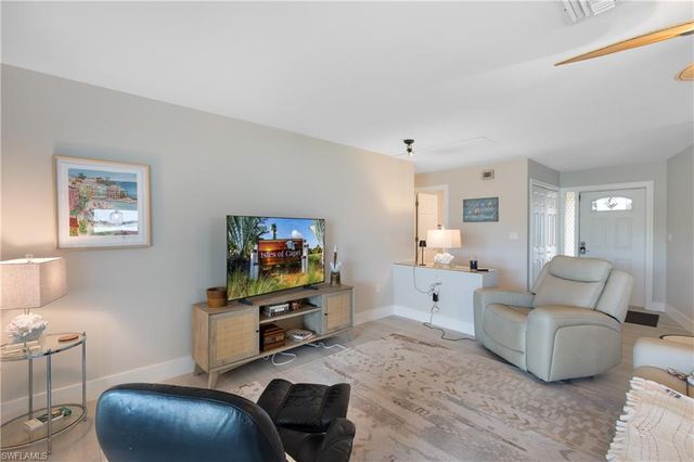 105 Jamaica DR, Naples, FL 34113