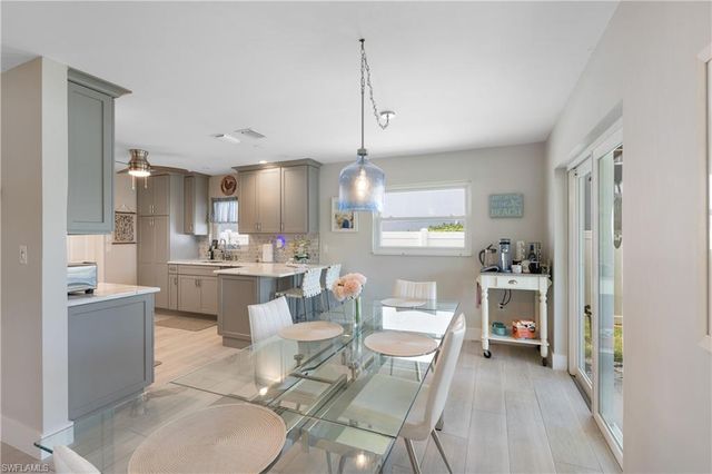 105 Jamaica DR, Naples, FL 34113