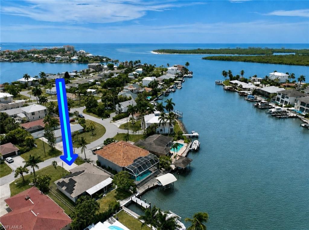 105 Jamaica DR, Naples, FL 34113