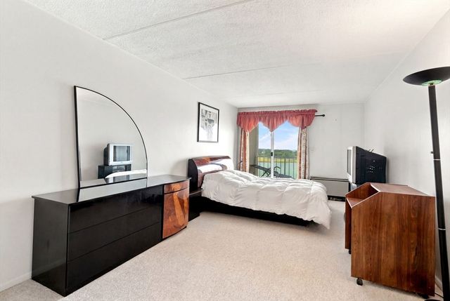 100 Cove Way 902, Quincy, MA 02169