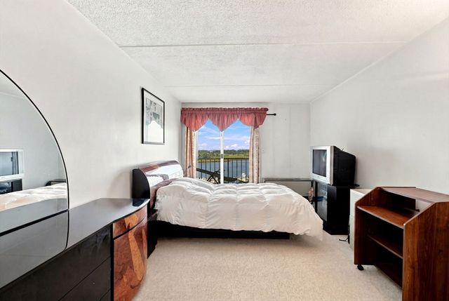 100 Cove Way 902, Quincy, MA 02169