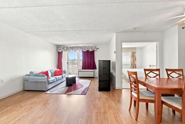 100 Cove Way 902, Quincy, MA 02169