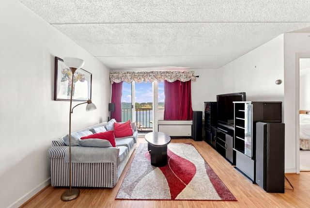 100 Cove Way 902, Quincy, MA 02169