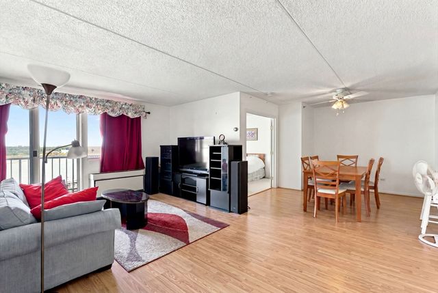 100 Cove Way 902, Quincy, MA 02169