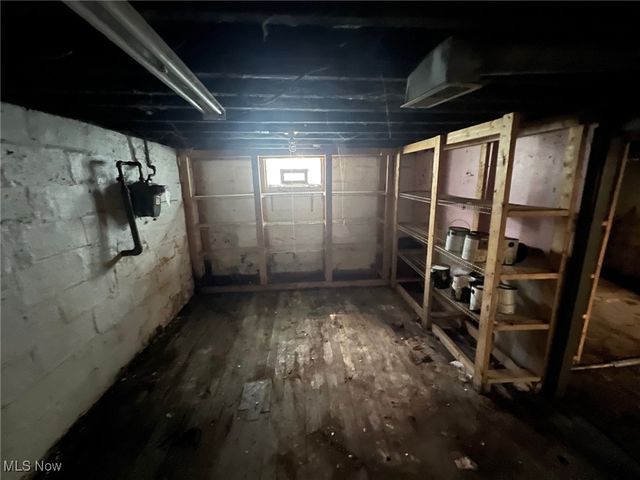 129 E Emerling Avenue, Akron, OH 44301