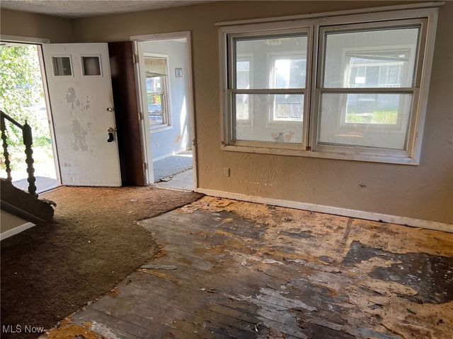 129 E Emerling Avenue, Akron, OH 44301