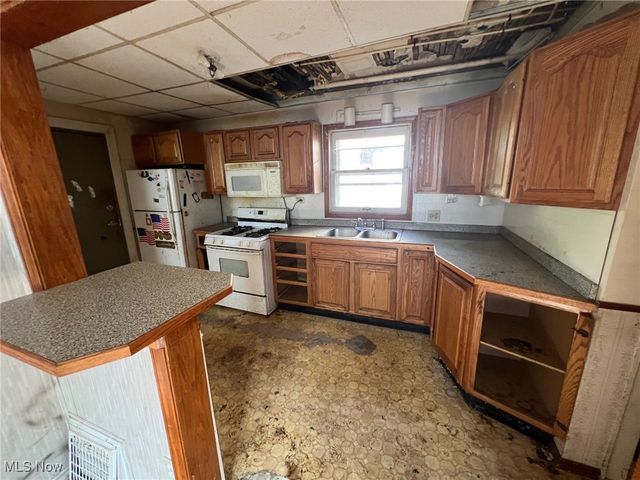 129 E Emerling Avenue, Akron, OH 44301