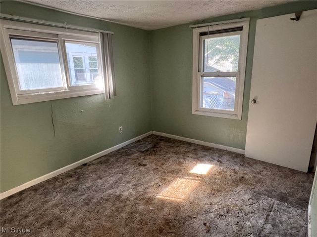 129 E Emerling Avenue, Akron, OH 44301