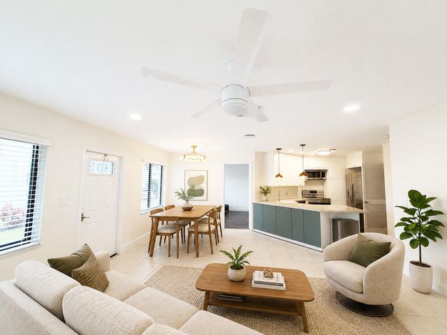 825 DOGWOOD Drive B, Delray Beach, FL 33483