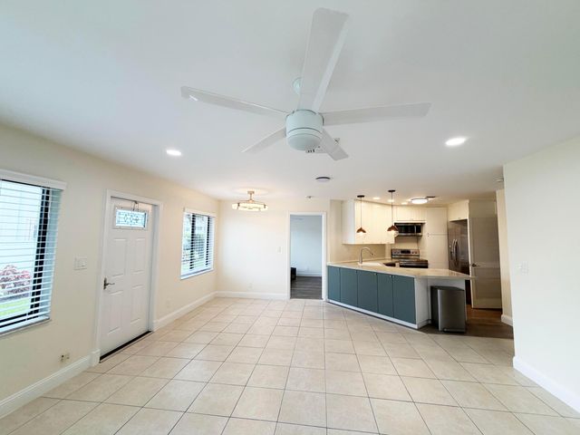825 DOGWOOD Drive B, Delray Beach, FL 33483