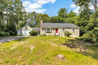 804 Putnam Avenue, Cotuit, MA 02635